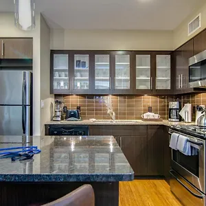 Abode 3 Bedroom Walk To Beale Autozone Park Restaurants USA